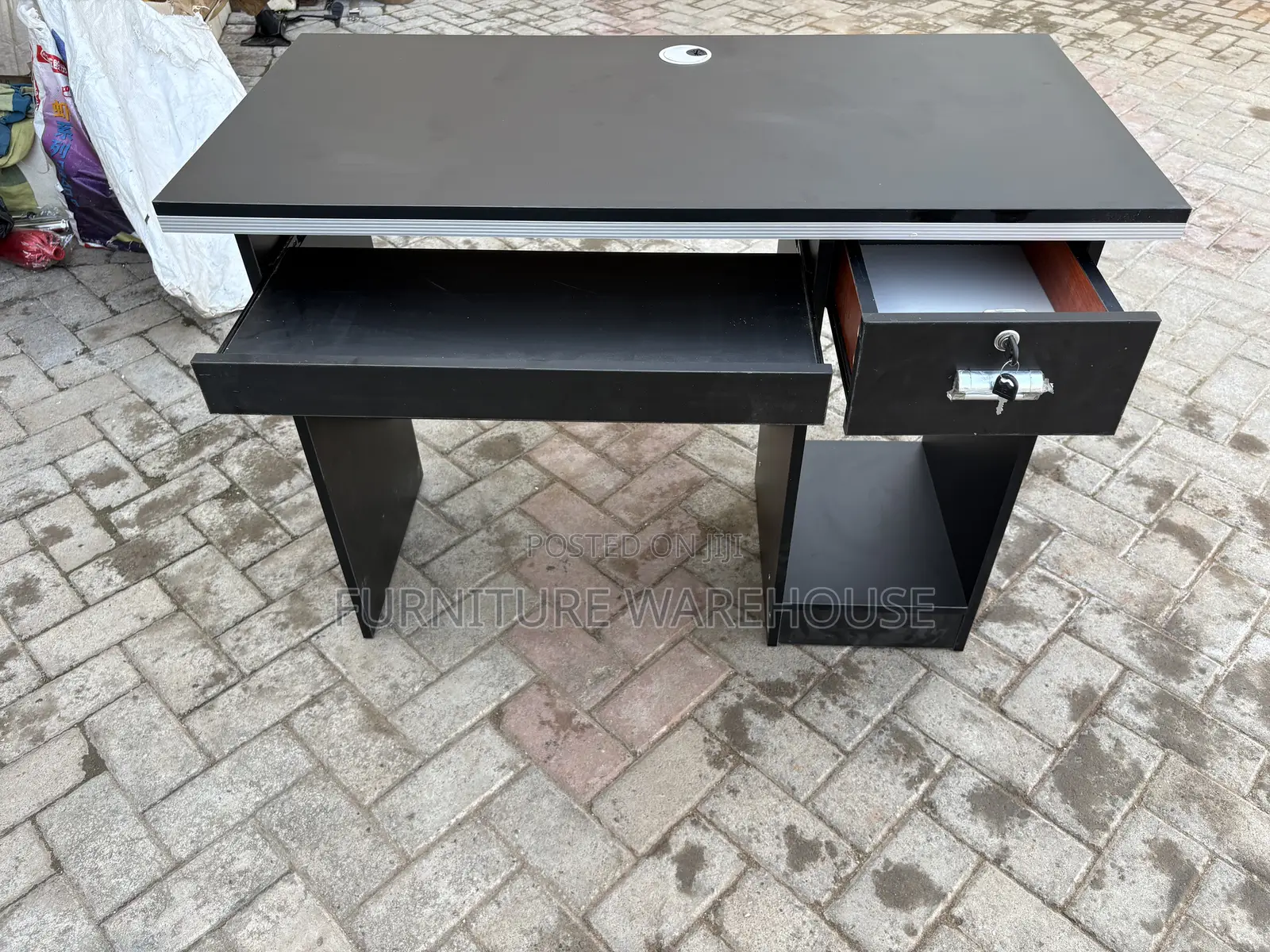 Computer Desk ( 1 M )
