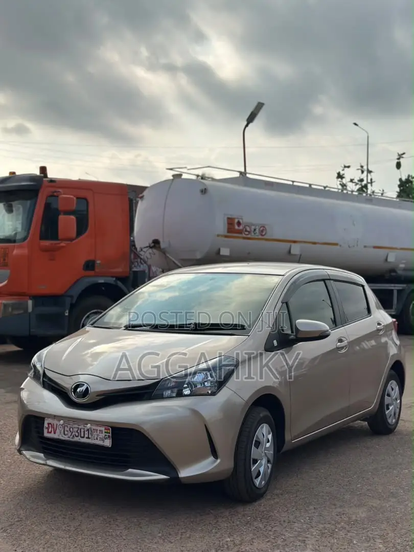 Toyota Vitz 1.3 FWD 5dr 2015 Gold