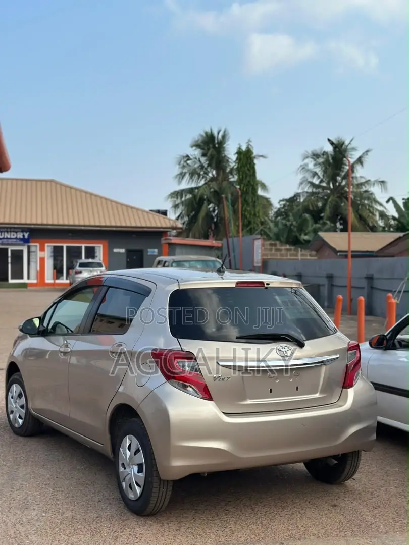 Toyota Vitz 1.3 FWD 5dr 2015 Gold