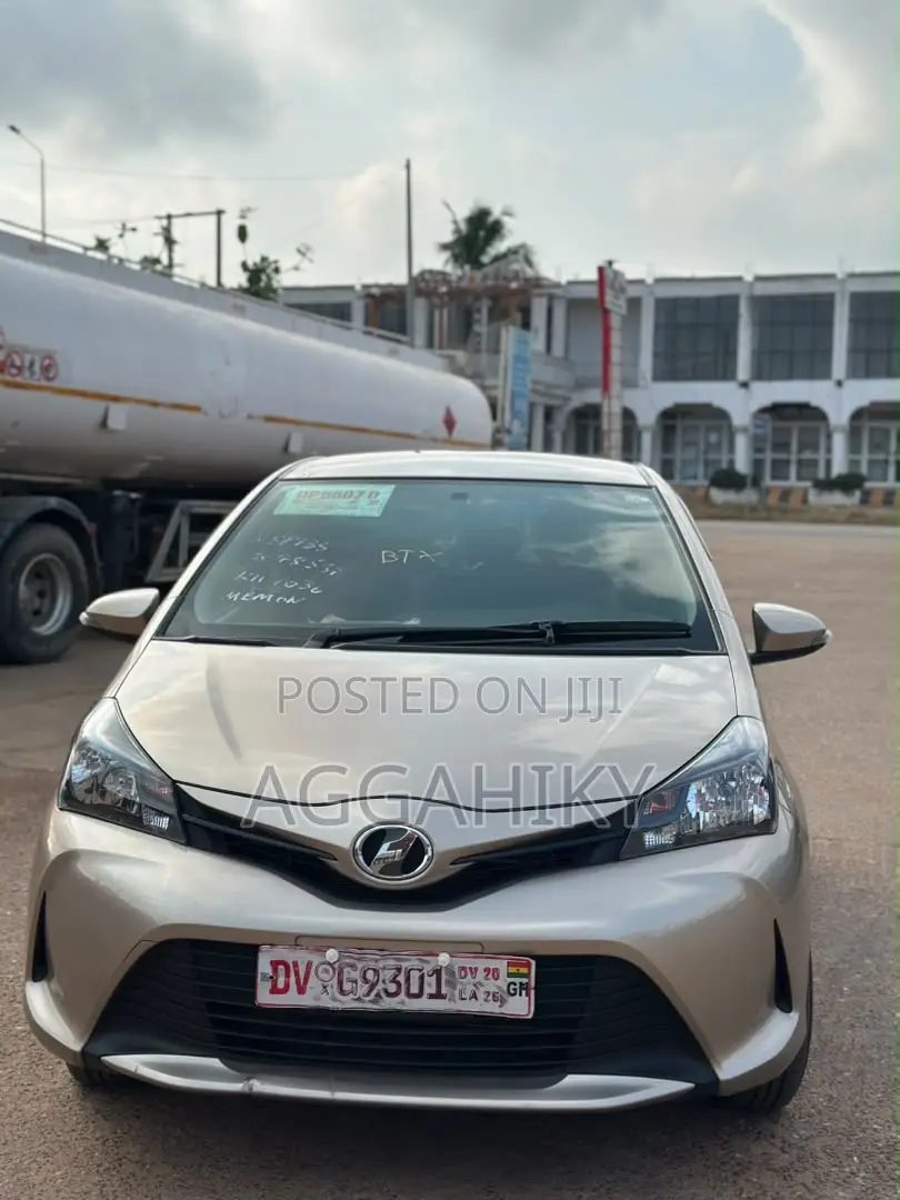 Toyota Vitz 1.3 FWD 5dr 2015 Gold