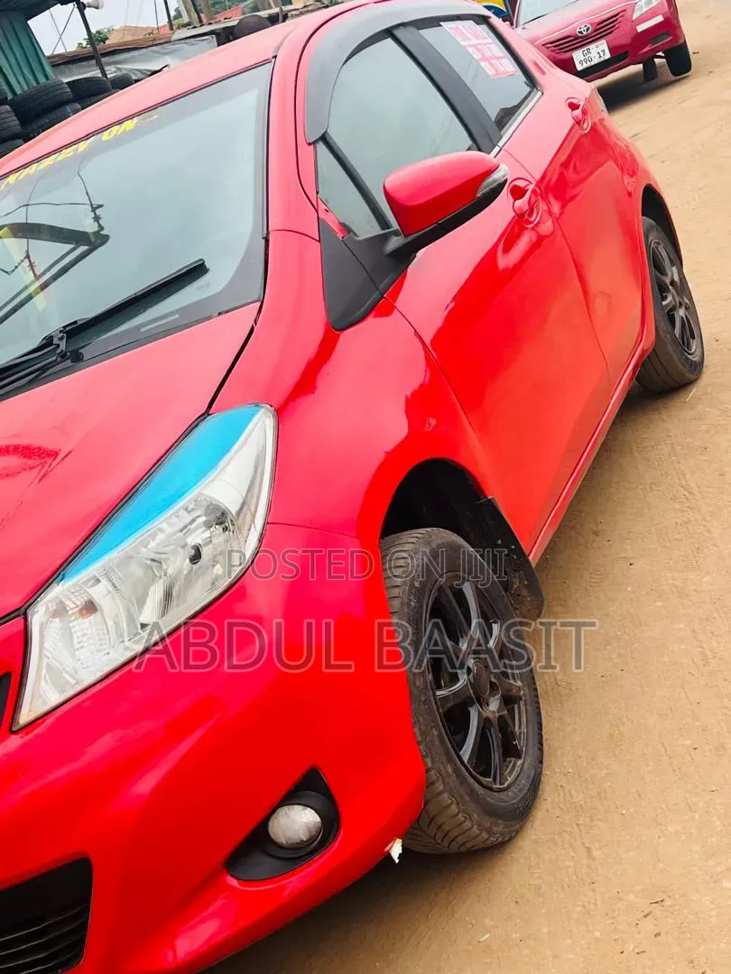 Toyota Vitz 2013 Red