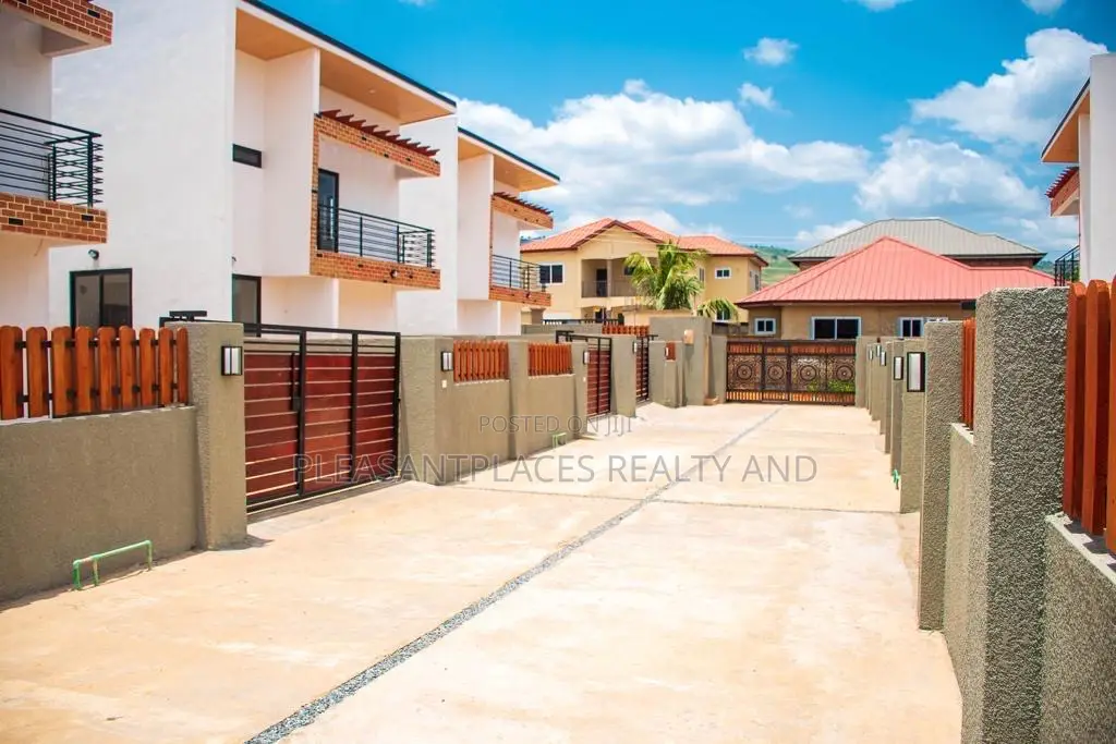 3bdrm House in Pleasantplaces And, Oyarifa Mall Area for sale