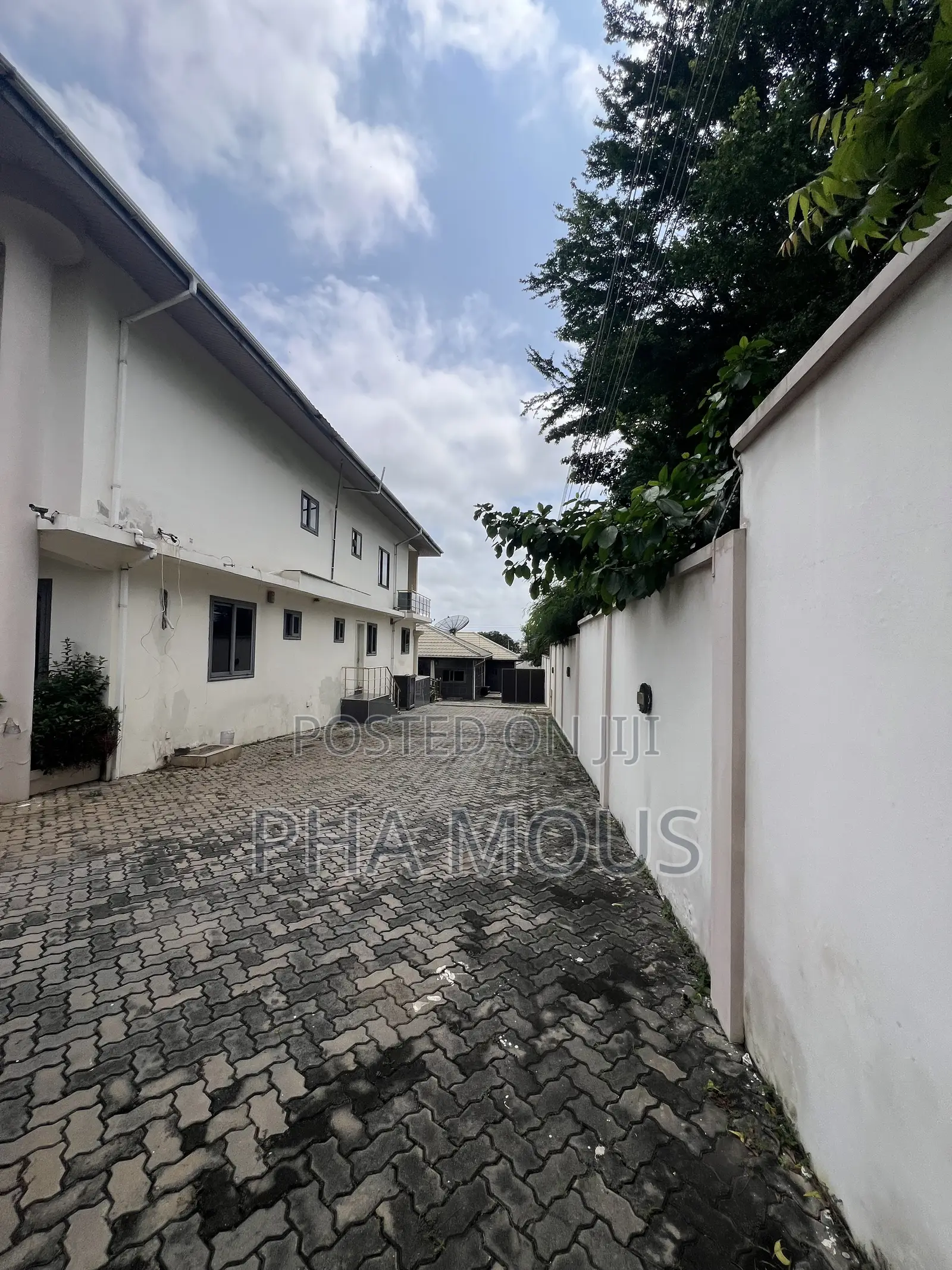 4bdrm House in Airport Residential Area for sale