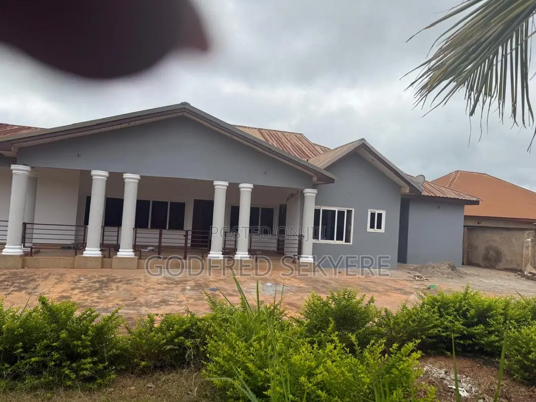 5bdrm House in Ahodwo, Kumasi Metropolitan for rent