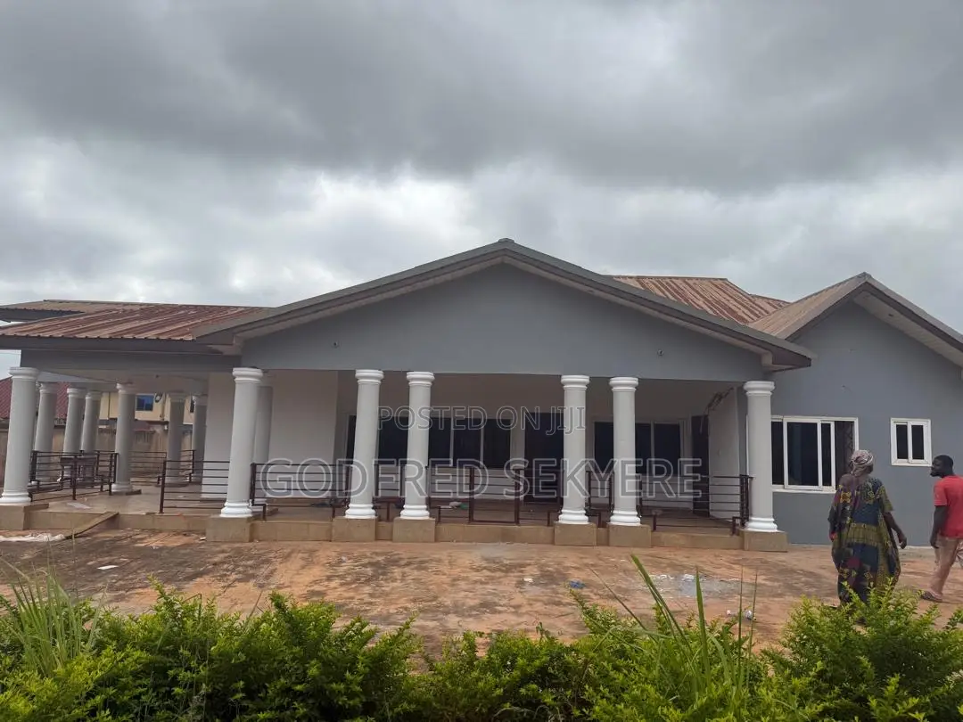 5bdrm House in Ahodwo, Kumasi Metropolitan for rent