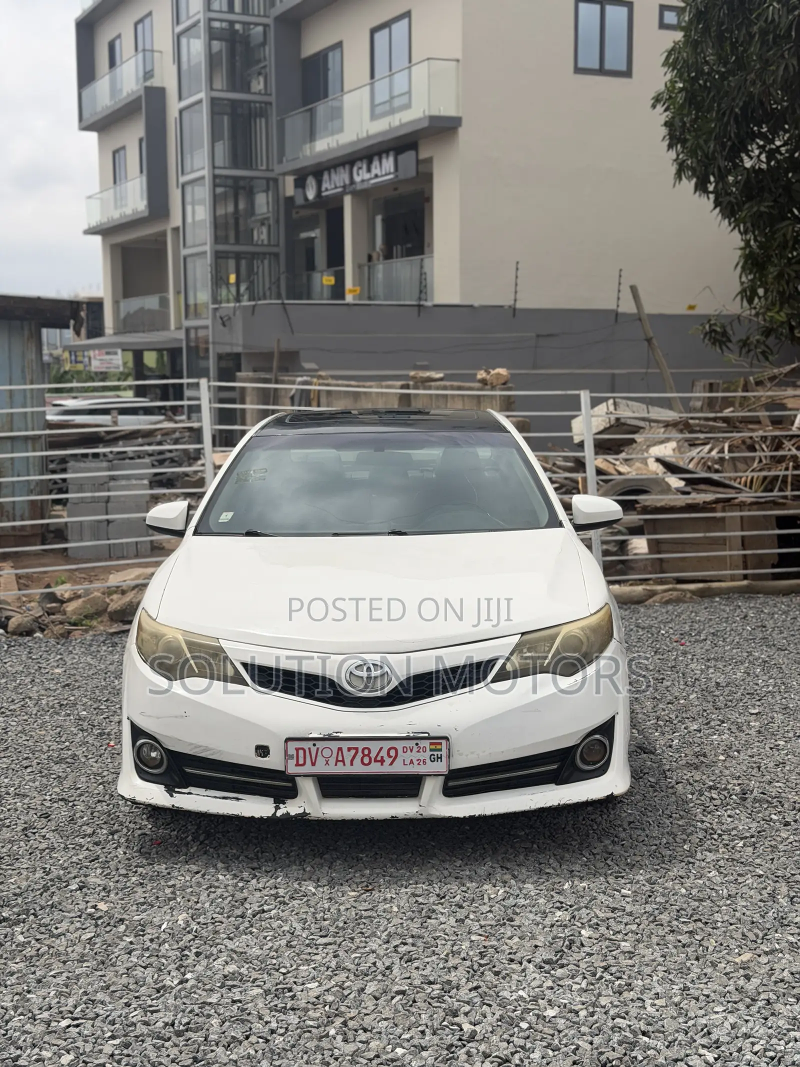 Toyota Camry SE 4dr Sedan (2.5L 4cyl 6A) 2014 White