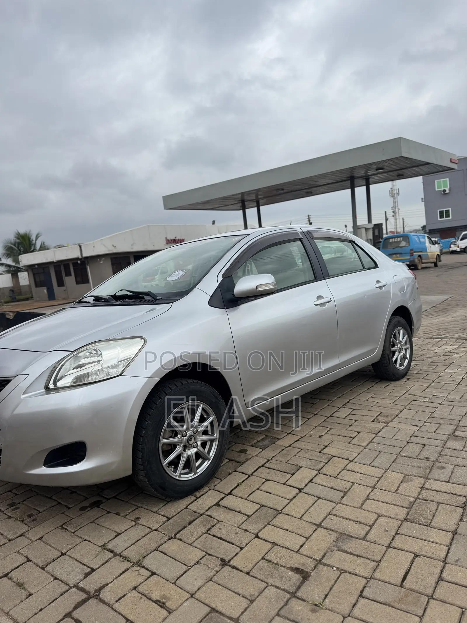 Toyota Belta 2010 Silver
