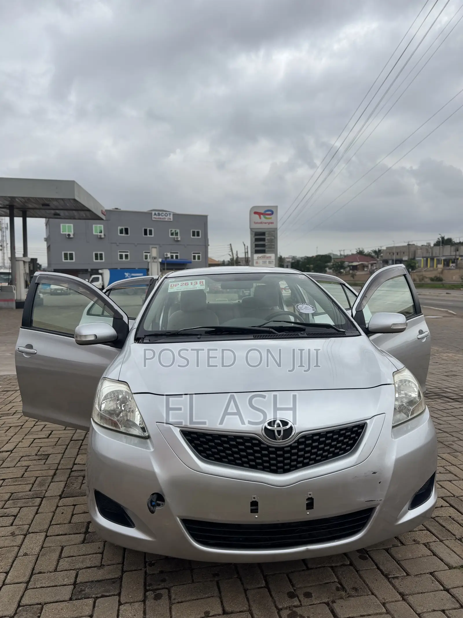 Toyota Belta 2010 Silver