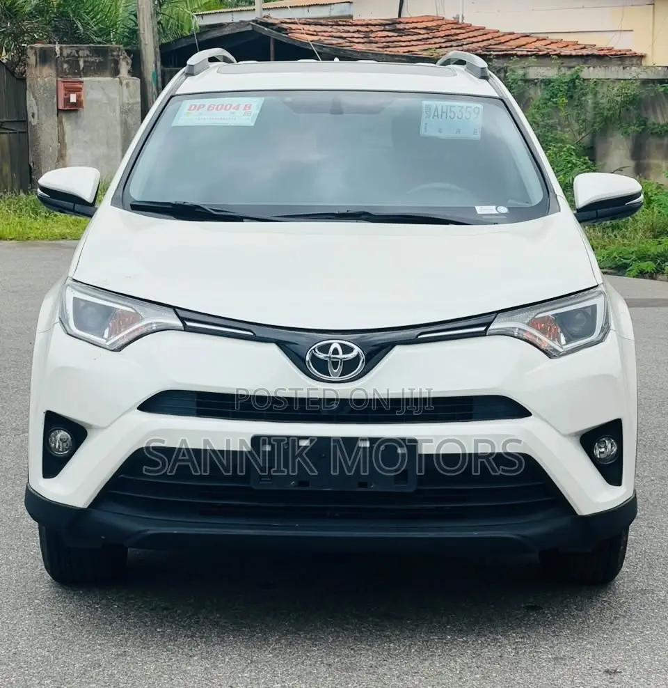 Toyota RAV4 SE AWD (2.5L 4cyl 6A) 2017 White
