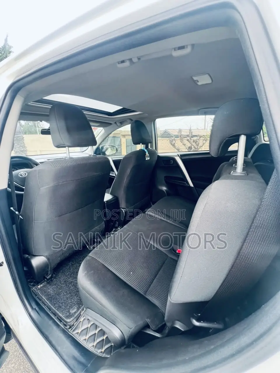 Toyota RAV4 SE AWD (2.5L 4cyl 6A) 2017 White