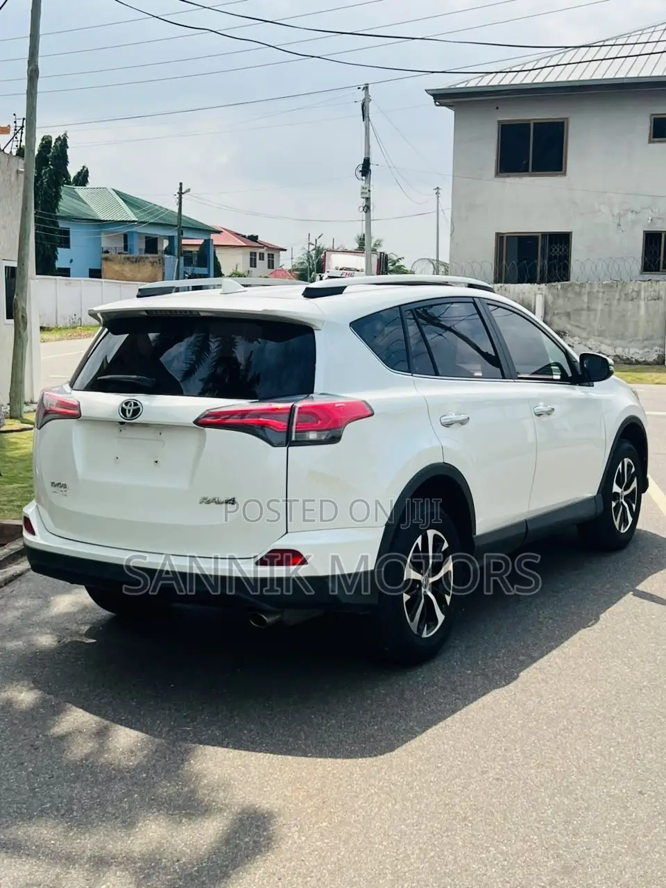 Toyota RAV4 Limited 4dr SUV AWD (2.5L 4cyl 6A) 2018 White