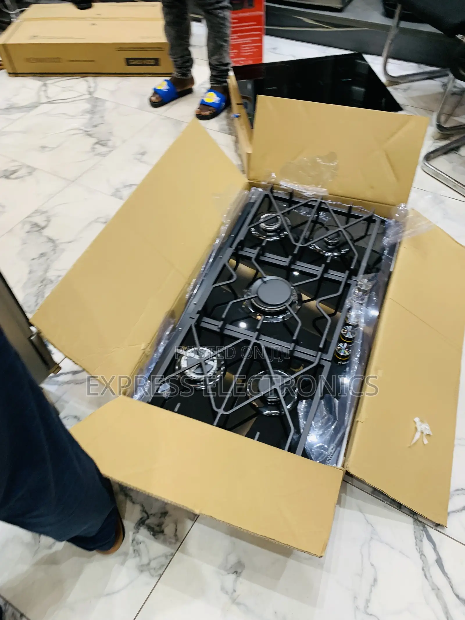Get a Kenwood Gas Cooker Built in 5burner