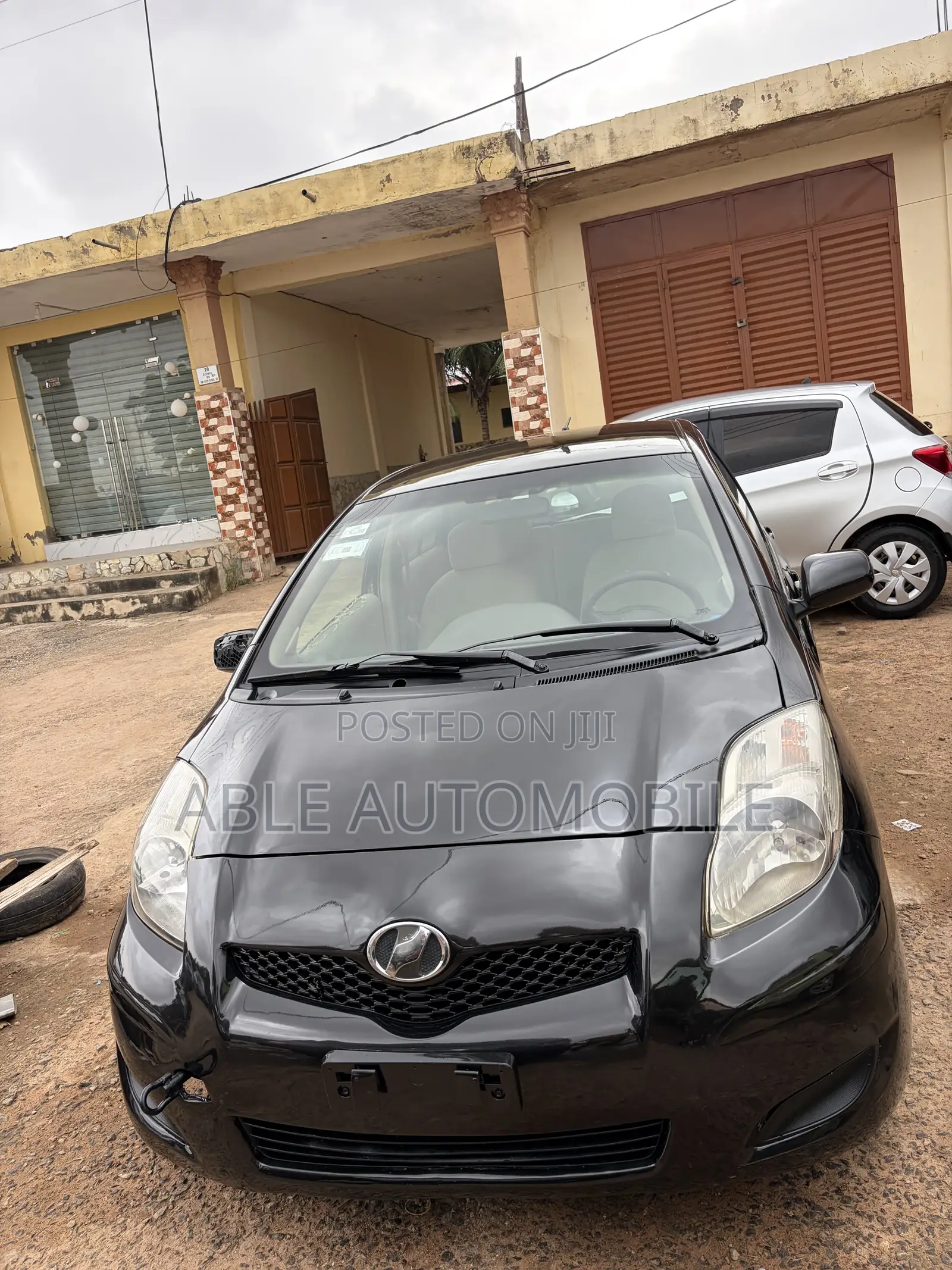 Toyota Vitz 1.3 AWD 5dr 2010 Black