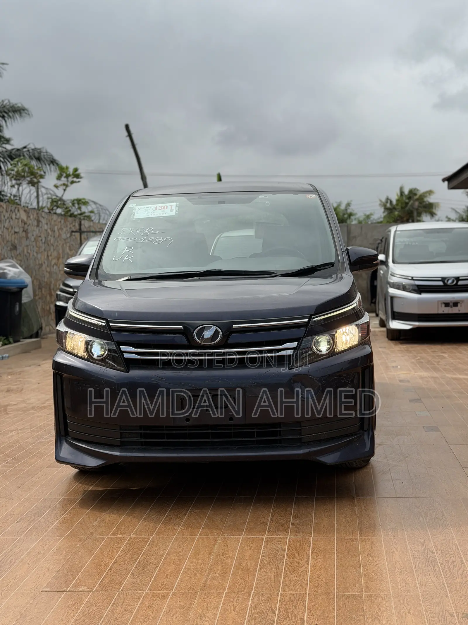 Toyota Voxy V 2WD 7-Seater 2014 Purple