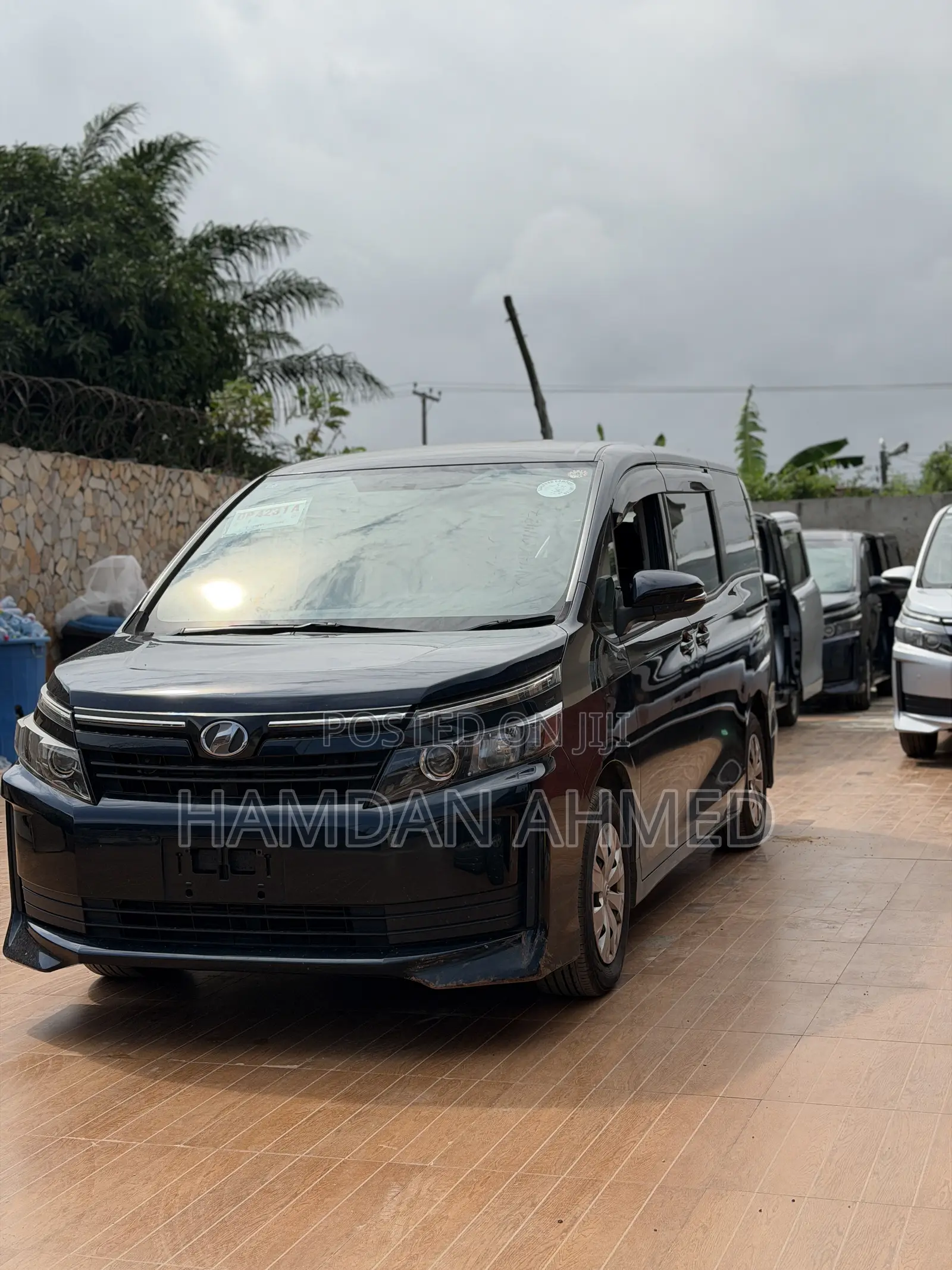 Toyota Voxy V 2WD 7-Seater 2015 Blue