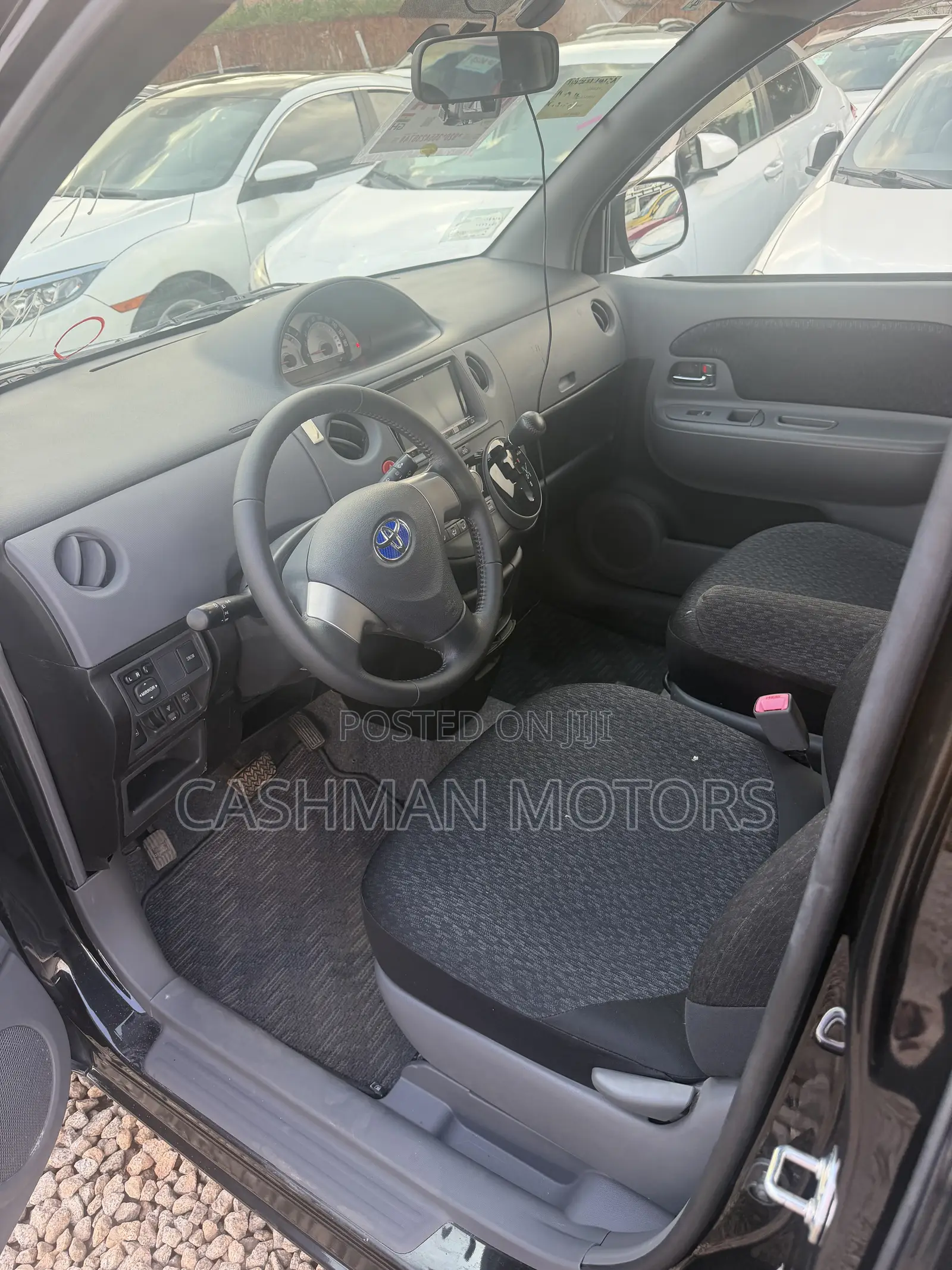 Toyota Sienta 1.5 AWD 2015 Black