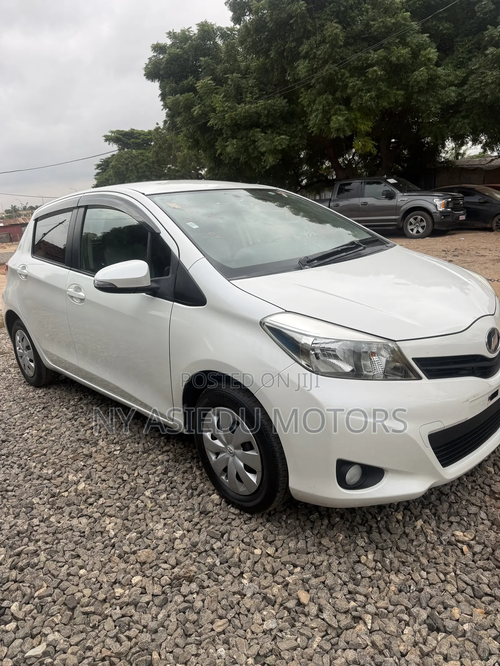 Toyota Vitz 1.3 FWD 5dr 2013 White