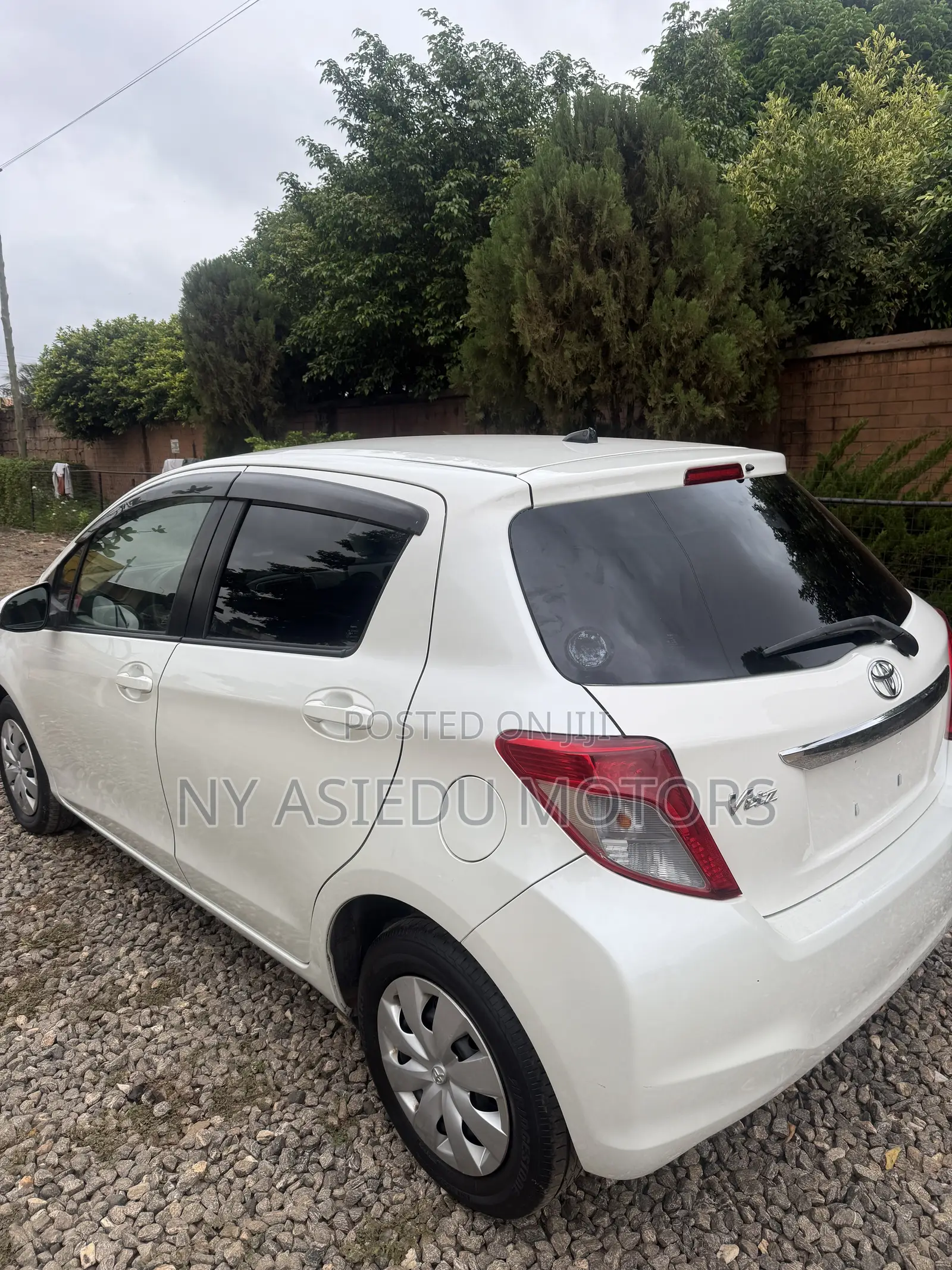 Toyota Vitz 1.3 FWD 5dr 2013 White