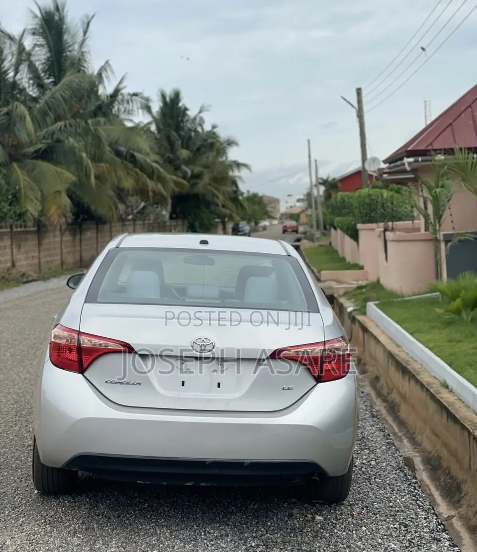 Toyota Corolla LE (1.8L 4cyl 2A) 2018 Silver