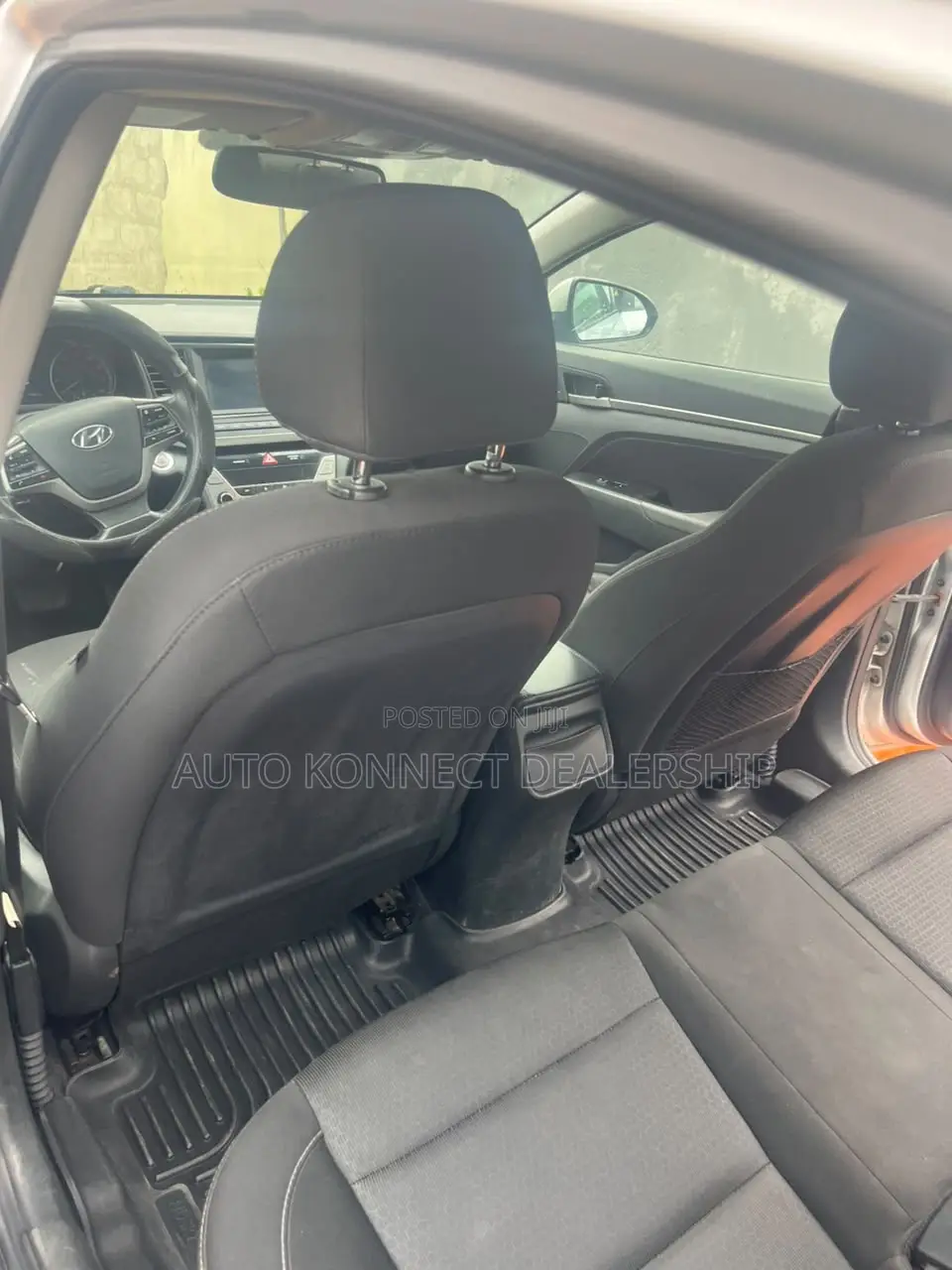 Hyundai Elantra Limited Sedan FWD (2.0L 4cyl 6A) 2017 Silver