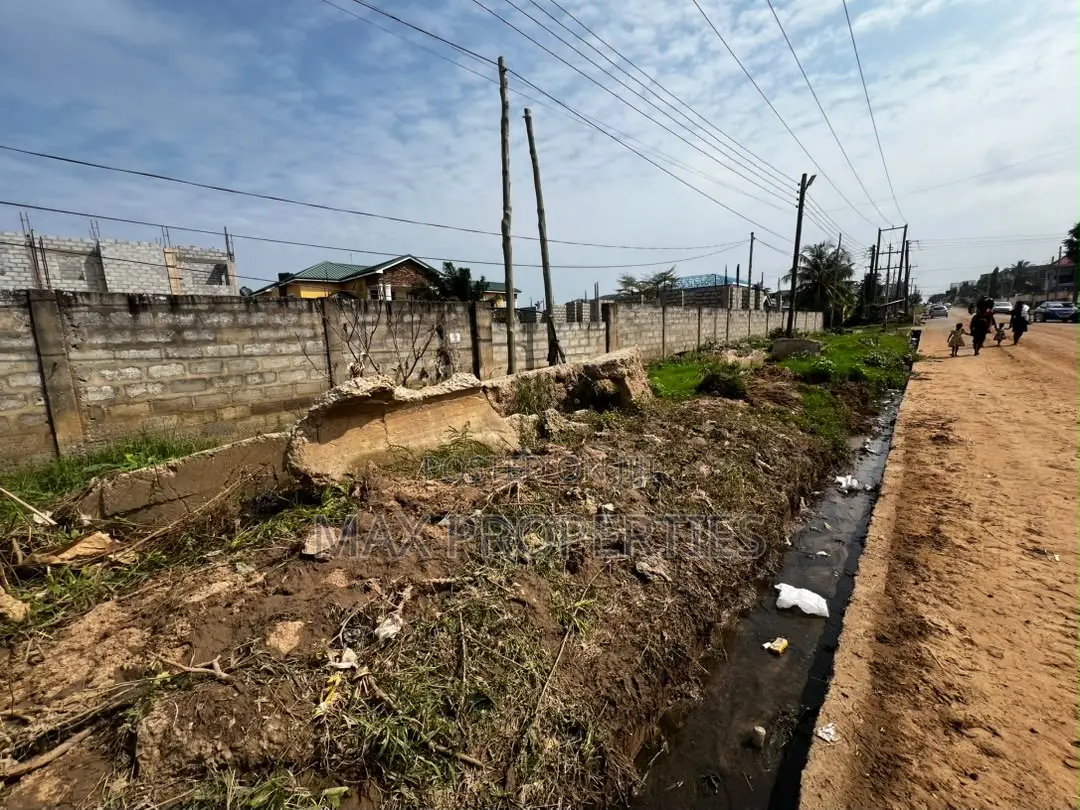 Roadside 1 Plot of Land for Sale at Tseaddo