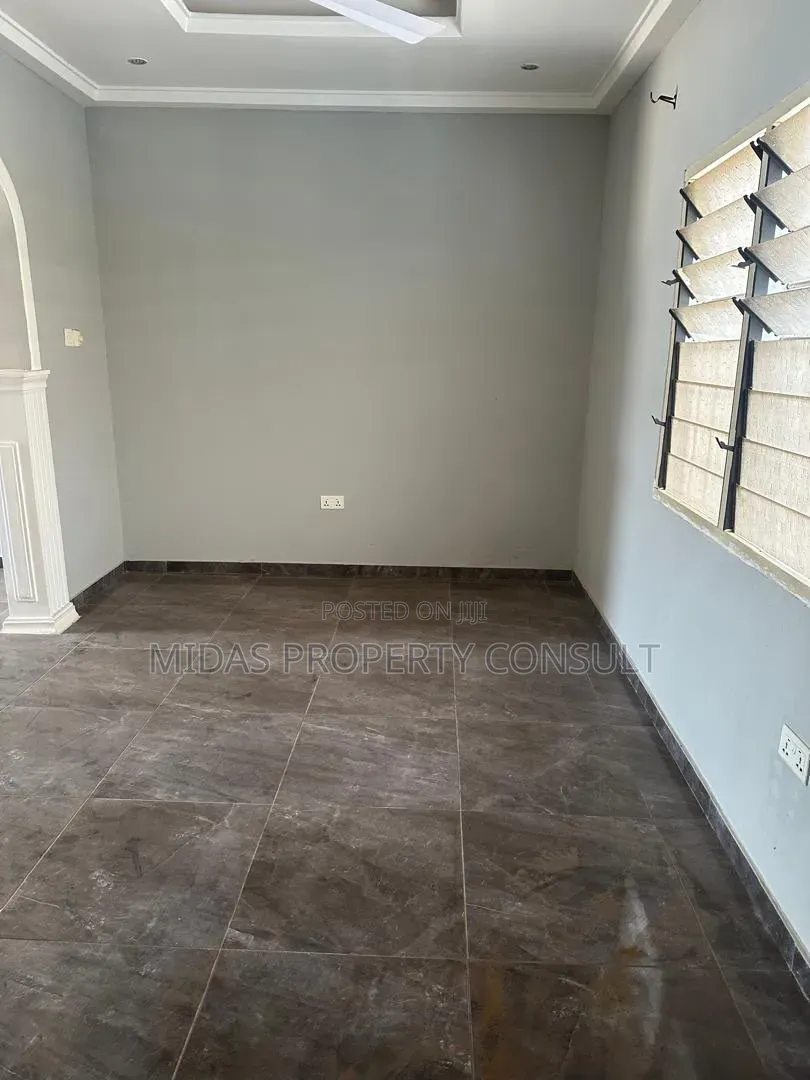 3bdrm House in Katamanso, Accra Metropolitan for sale