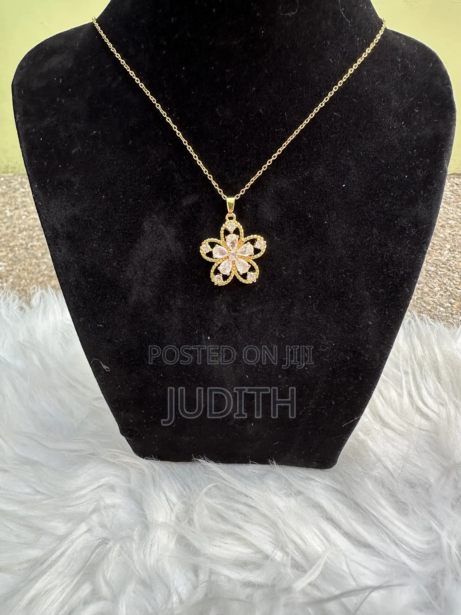 Elegant Ladies Necklaces