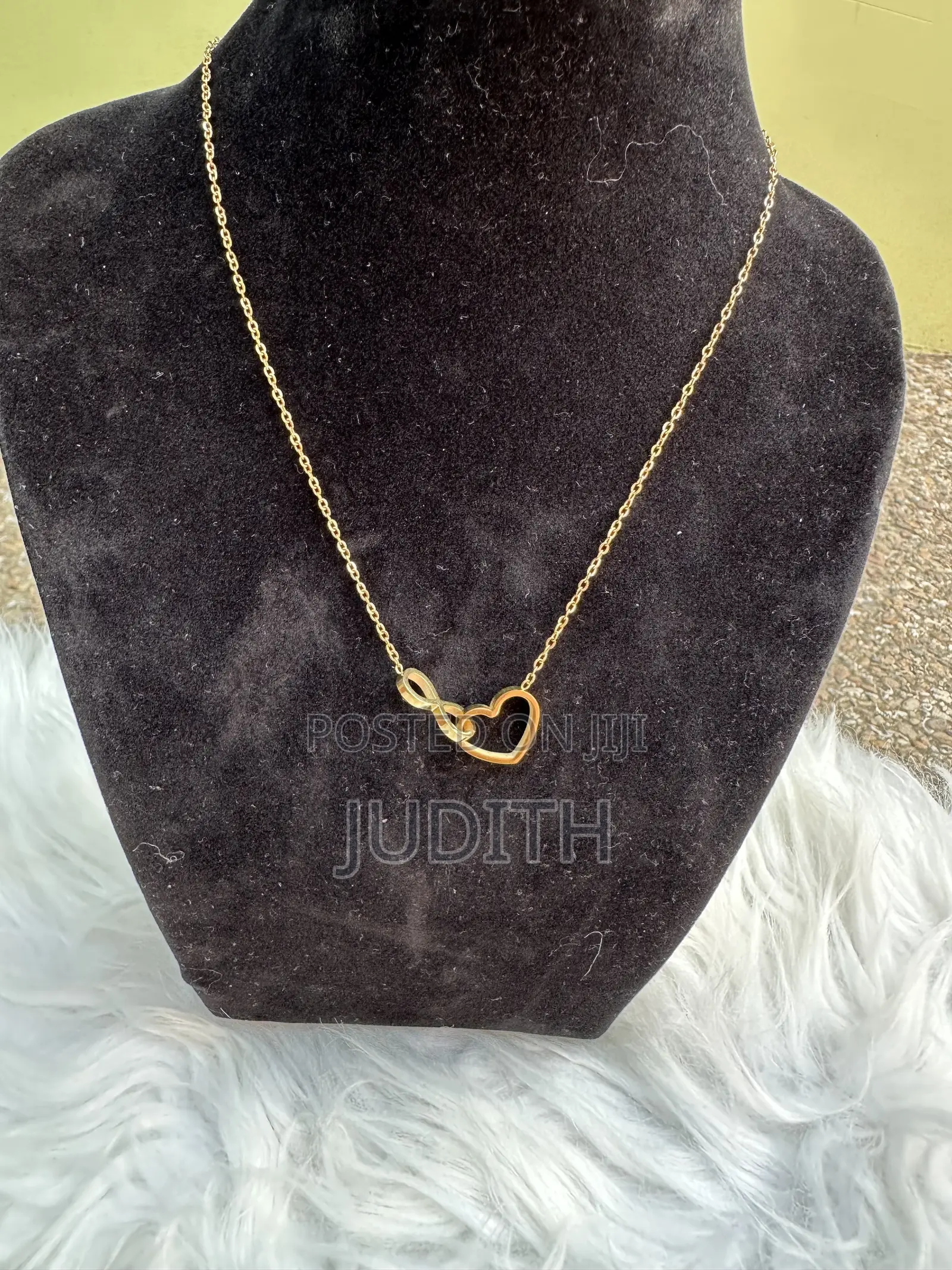 Elegant Ladies Necklaces