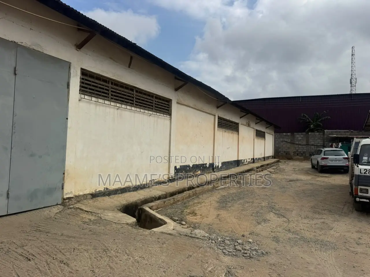 Warehouse for Rent 1350 Square Meter Achimota Mile 7