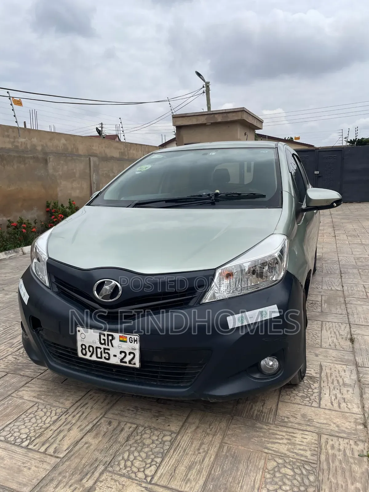 Toyota Vitz 1.3 AWD 5dr 2012 Gray