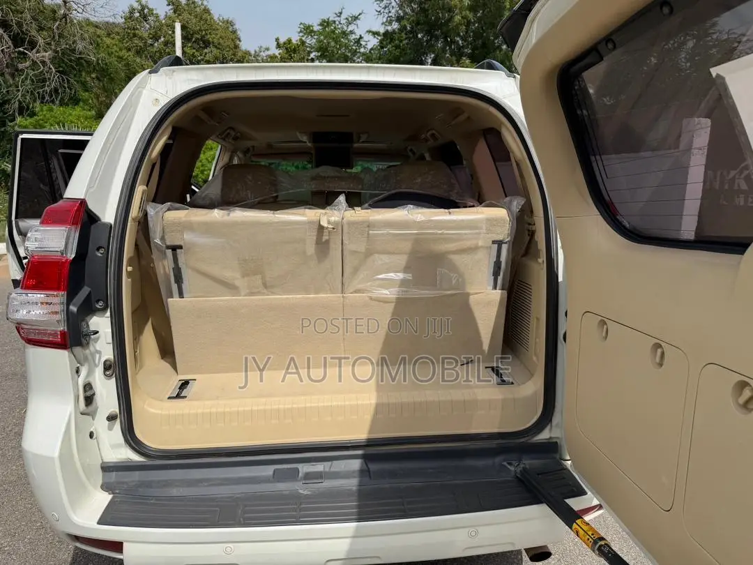 Toyota Land Cruiser Prado 2017 White