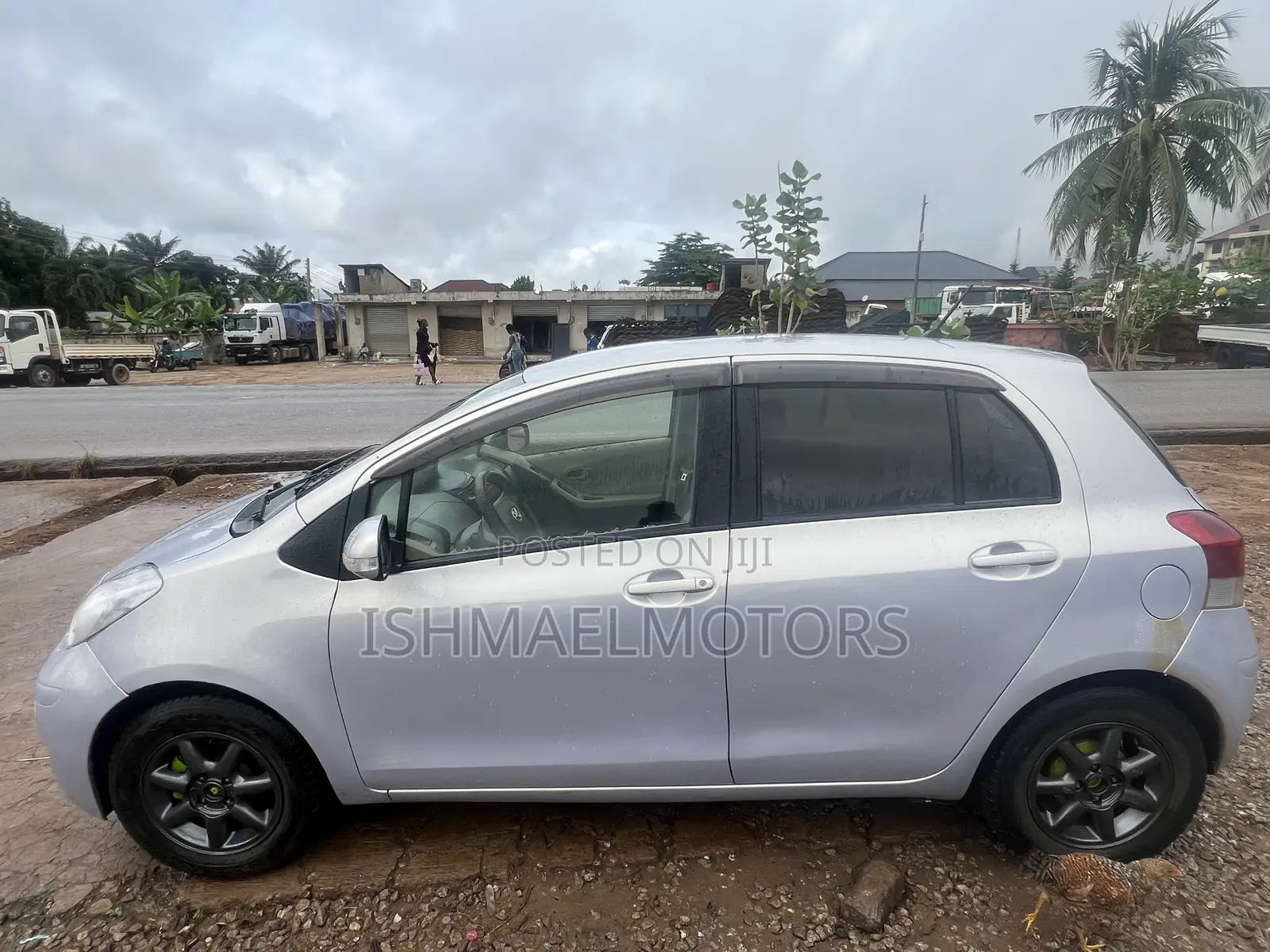 Toyota Vitz 1.3 FWD 5dr 2010 Silver