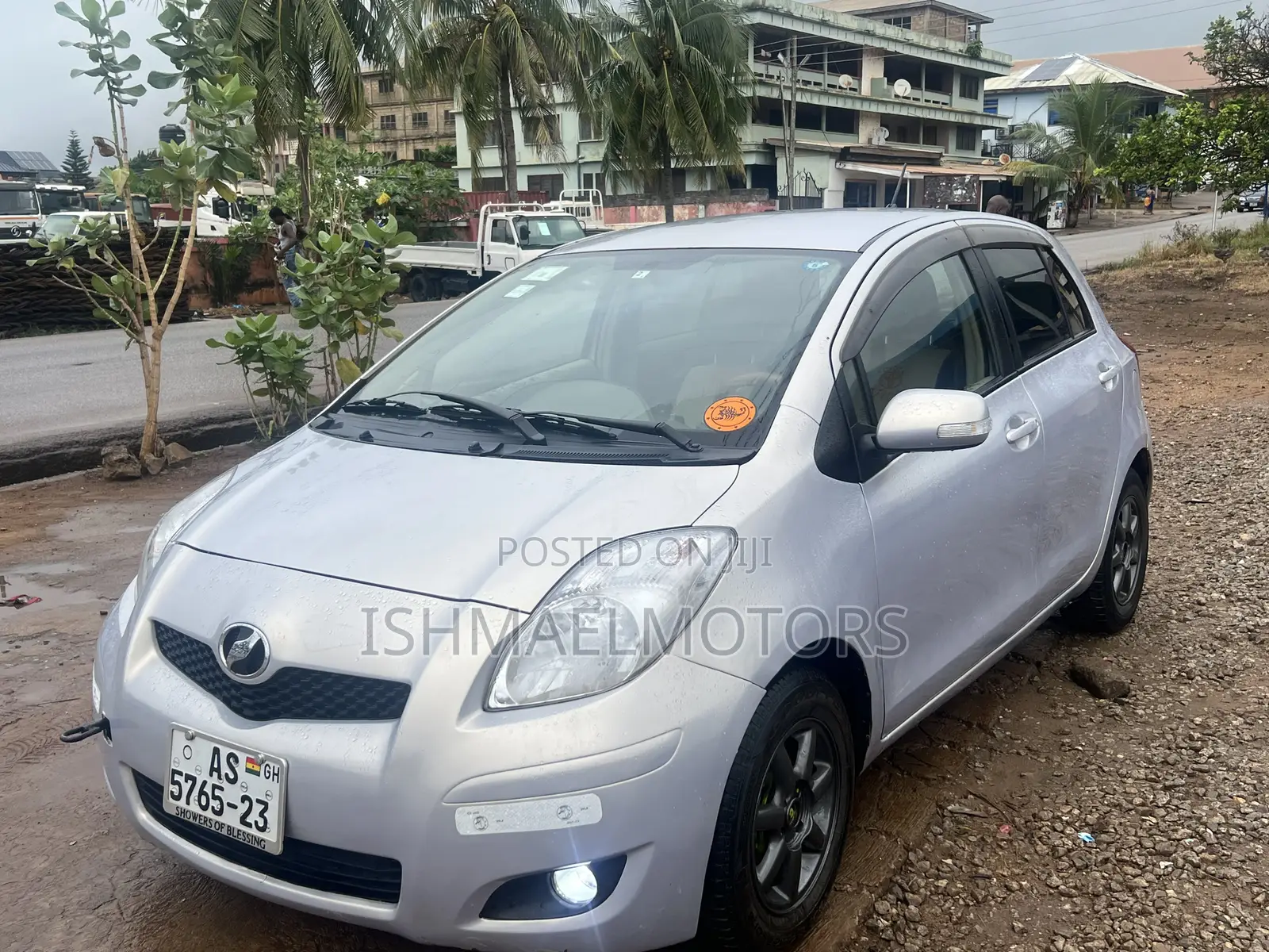 Toyota Vitz 1.3 FWD 5dr 2010 Silver