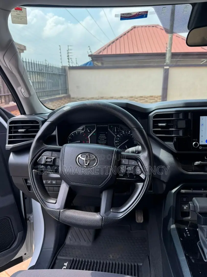 Toyota Tundra 2022 White