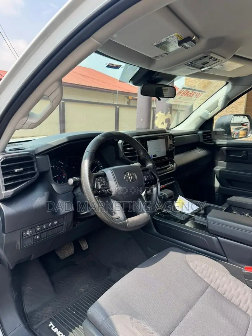 Toyota Tundra 2022 White