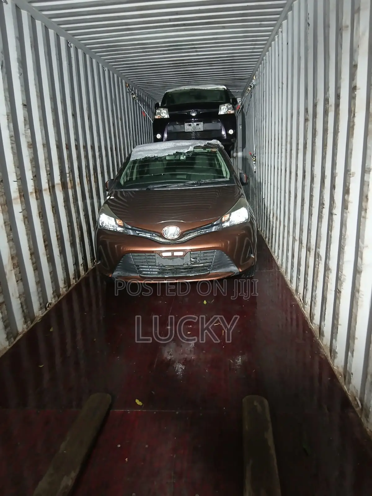 Toyota Vitz 1.3 AWD 5dr 2015 Brown