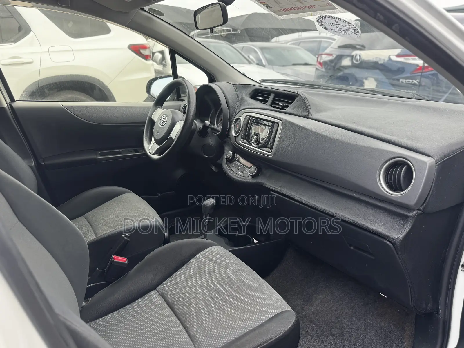 Toyota Vitz 1.3 FWD 5dr 2013 White