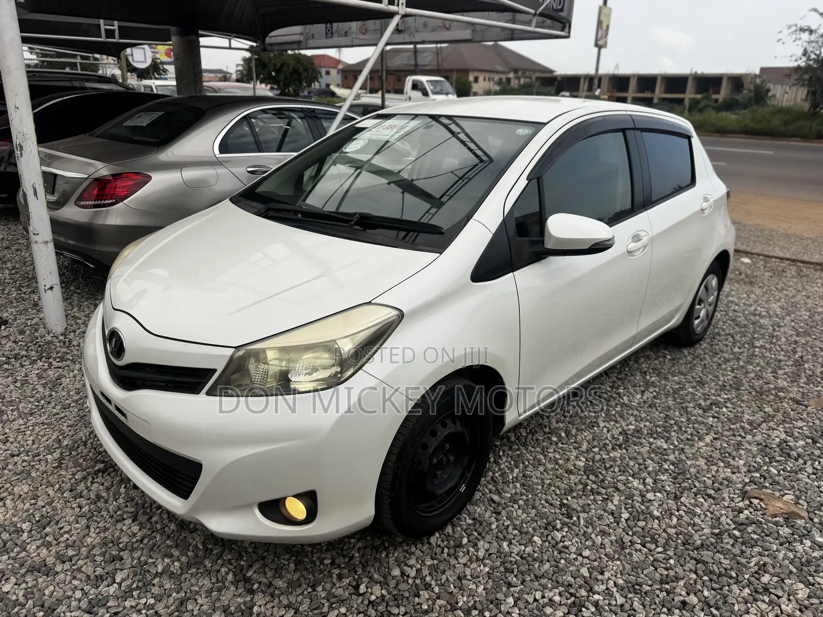 Toyota Vitz 1.3 FWD 5dr 2013 White
