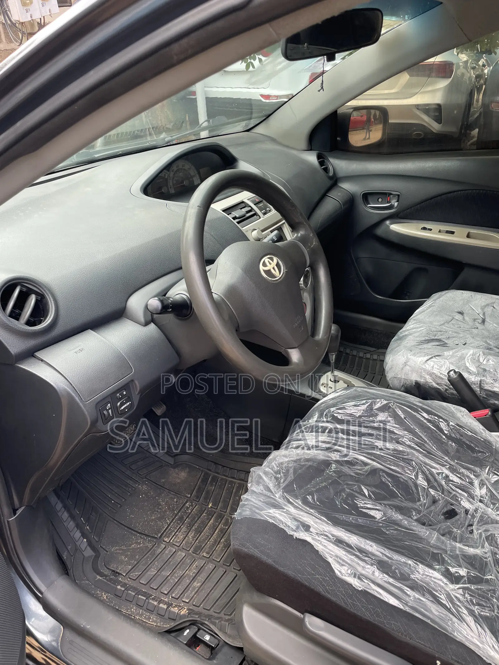 Toyota Yaris 2010 Gray