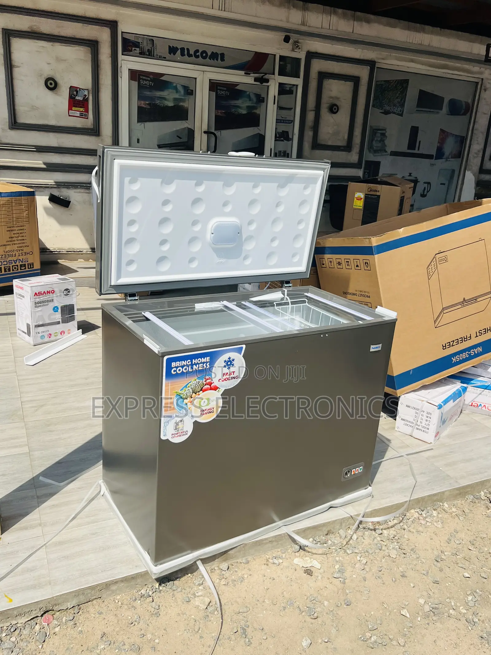 Place Your Own Nasco NAS-380L Chest Freezer Single Door 