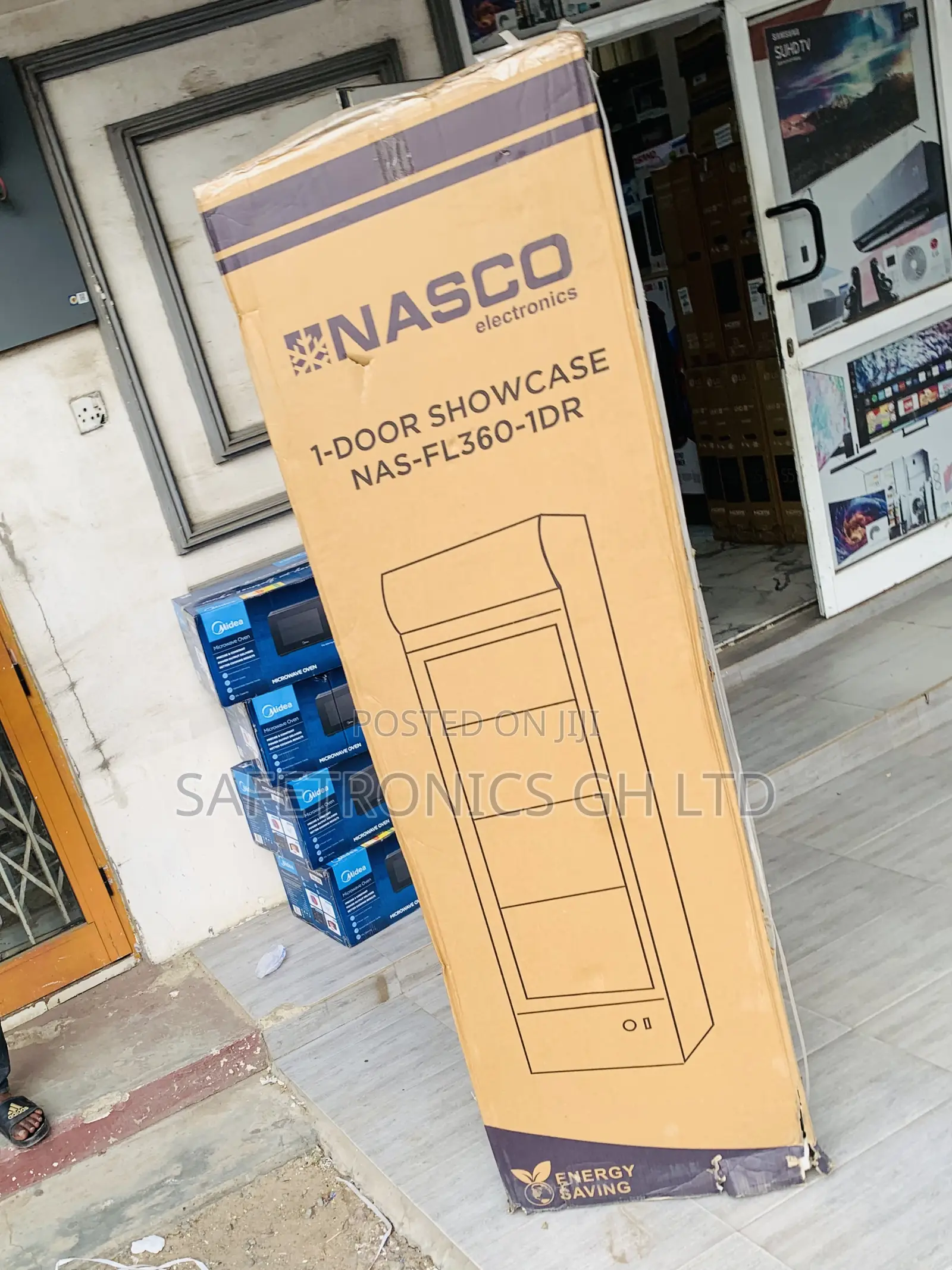 Ultra Sleek Nasco NAS-FL360-1DR 298-Liter Single-Door Display