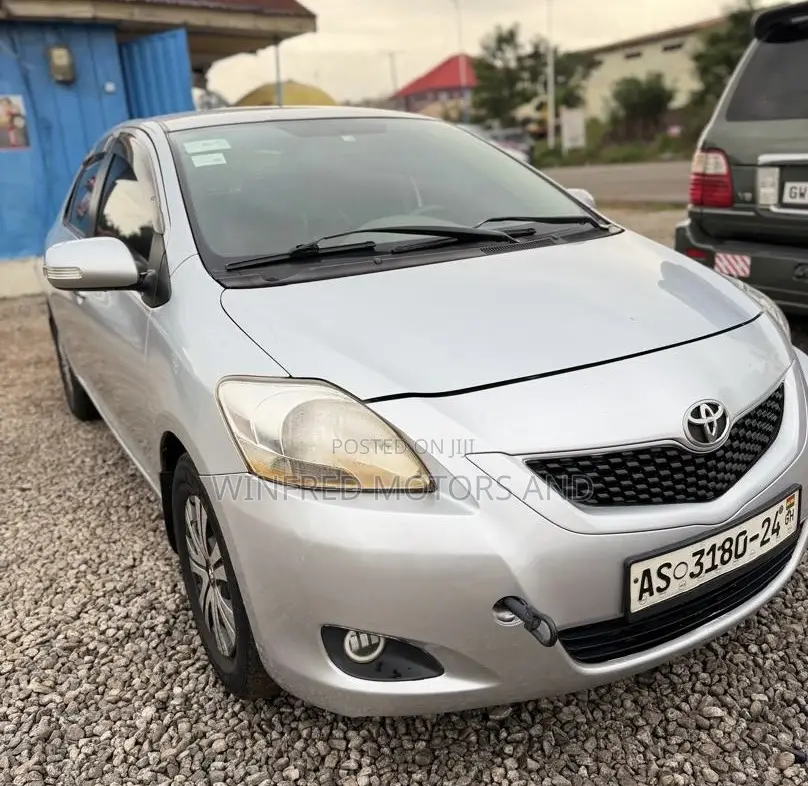 Toyota Belta 2010 Silver