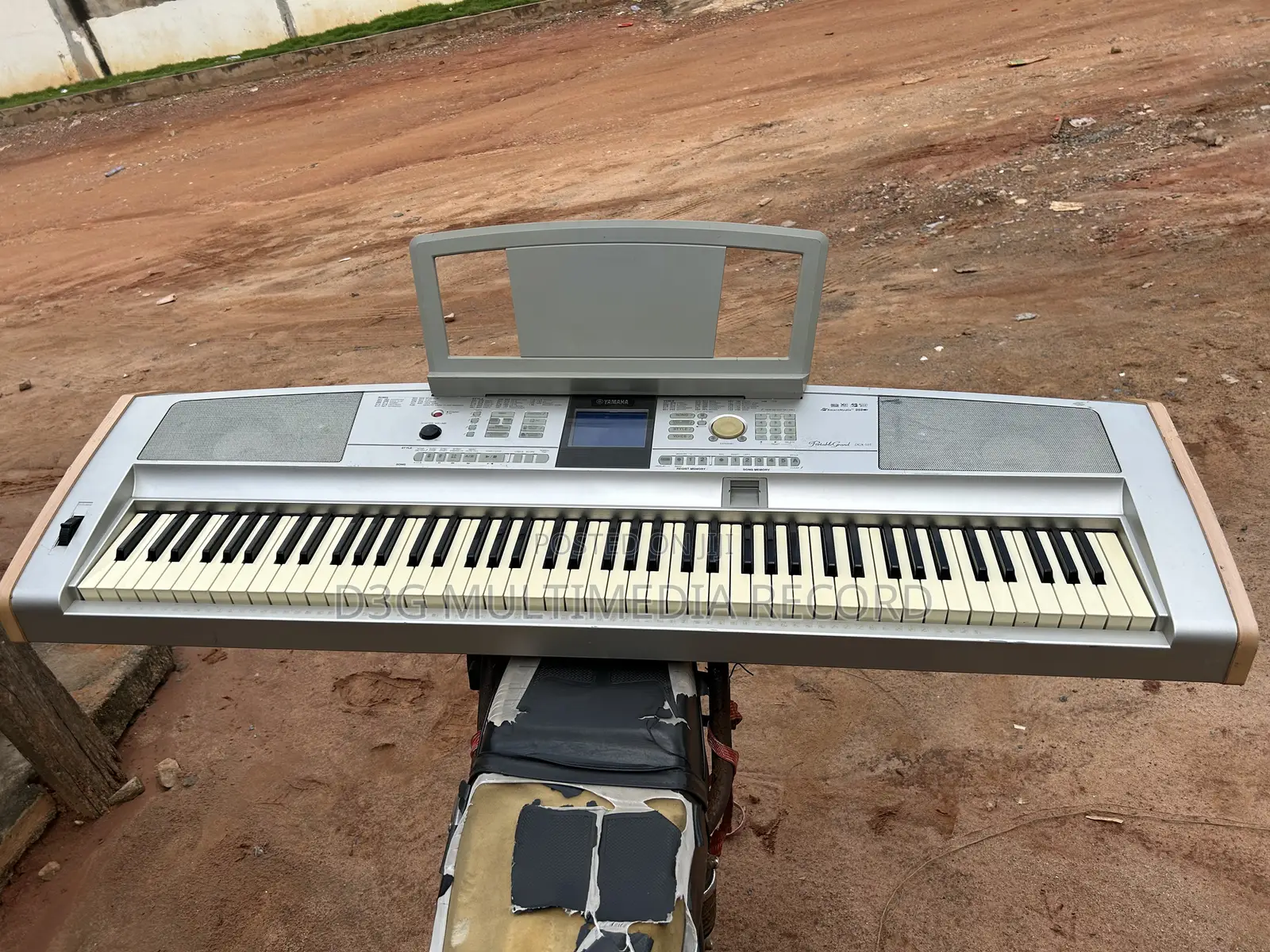 Yamaha DGX 505