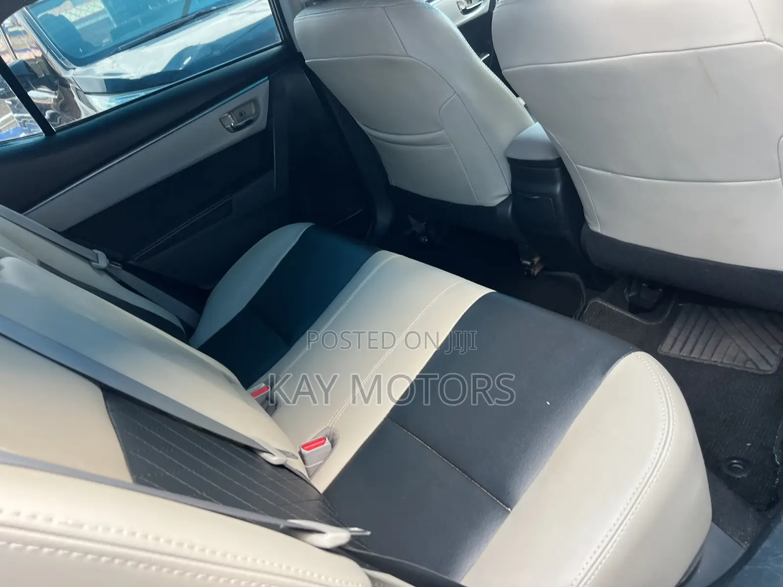 Toyota Corolla LE 4dr Sedan (1.8L 4cyl CVT) 2015 Gray