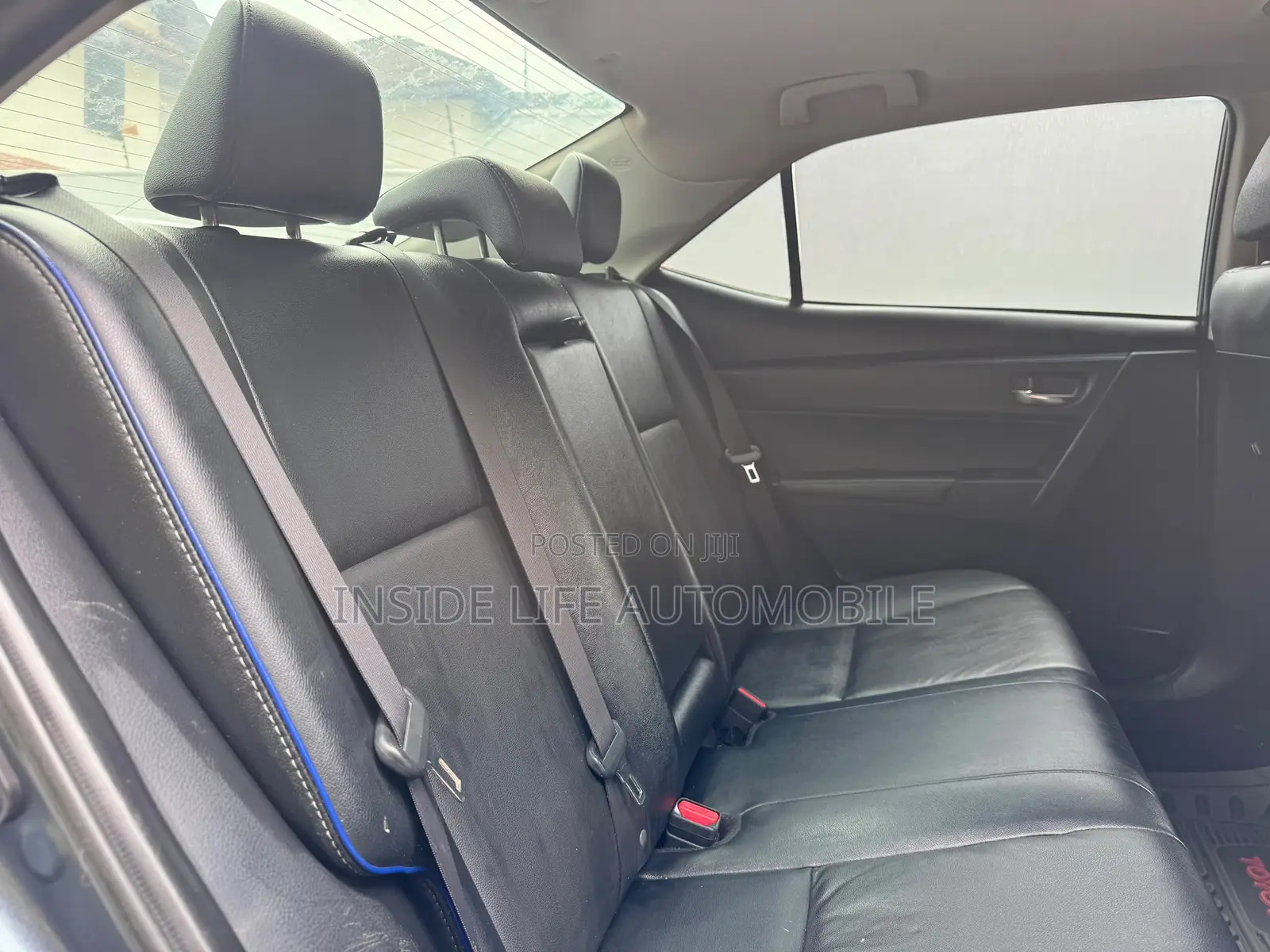 Toyota Corolla XSE 4dr Sedan (1.8L 4cyl CVT) 2017 Gray