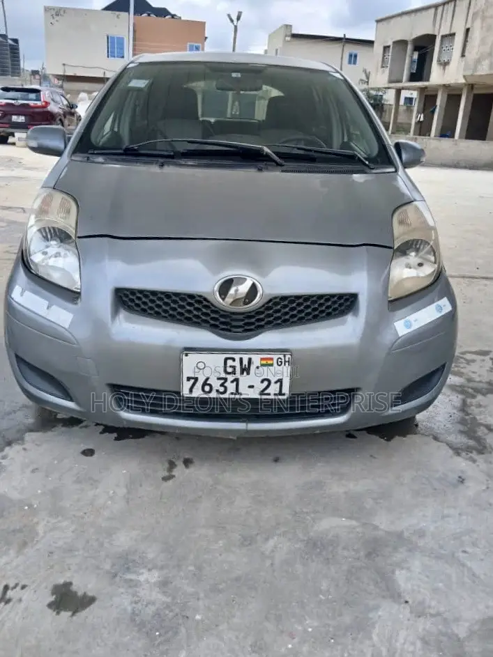 Toyota Vitz 1.5 FWD 5dr 2010 Silver