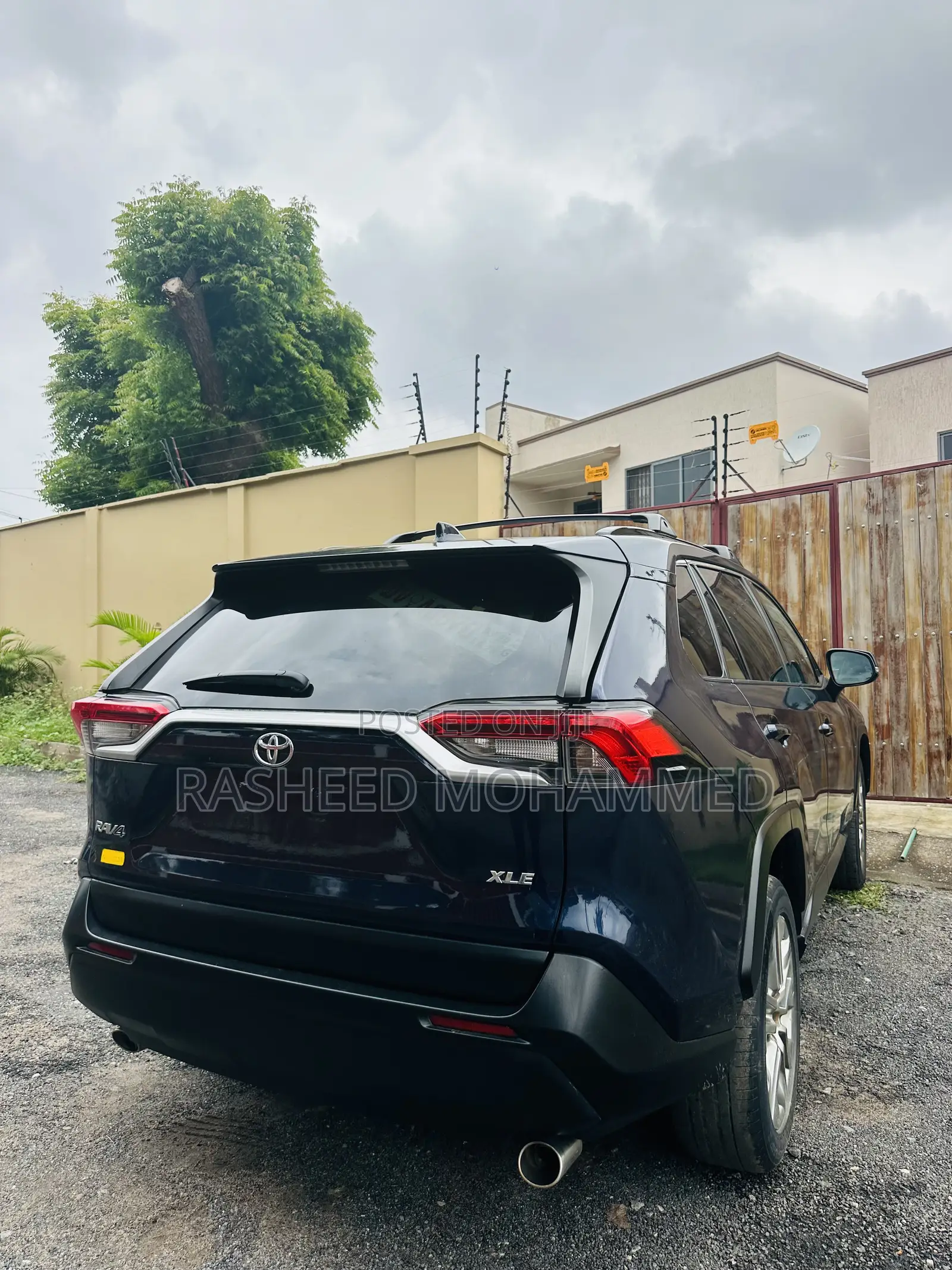 Toyota RAV4 XLE Premium AWD 2023 Blue