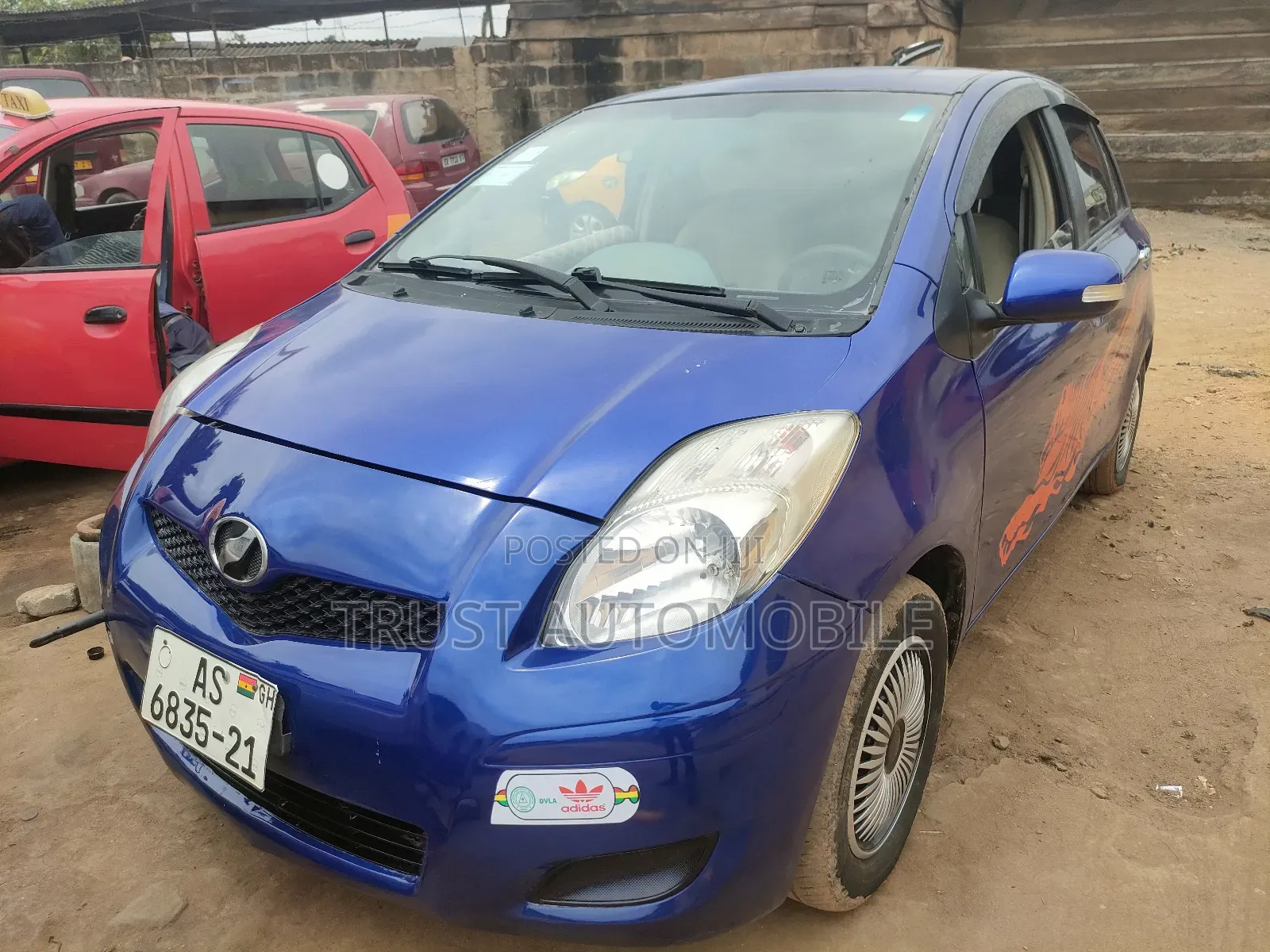 Toyota Vitz 1.3 FWD 5dr 2010 Blue