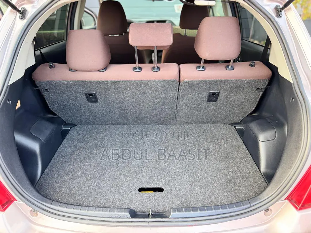 Toyota Vitz 2013 Silver