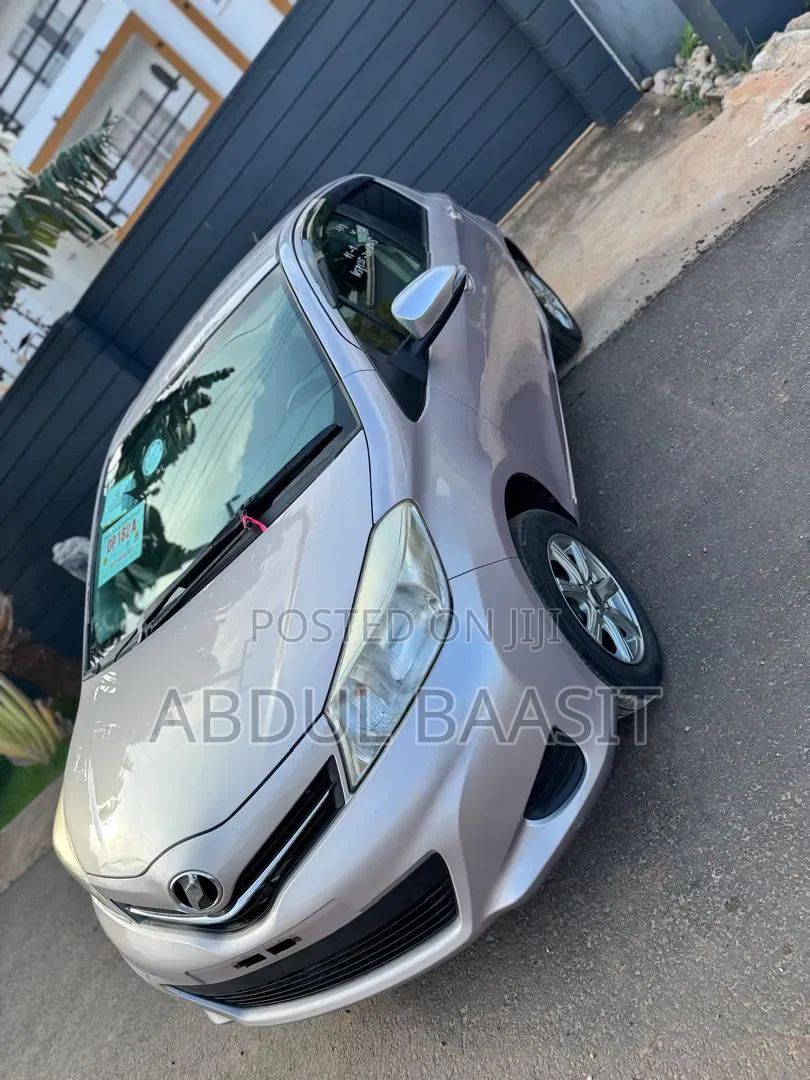 Toyota Vitz 2013 Silver